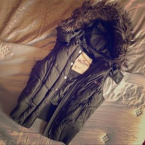 Hollister Co. Oliver Green Puffer Vest